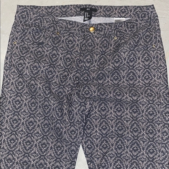 H & M stretch patterned pants - Picture 4 of 4